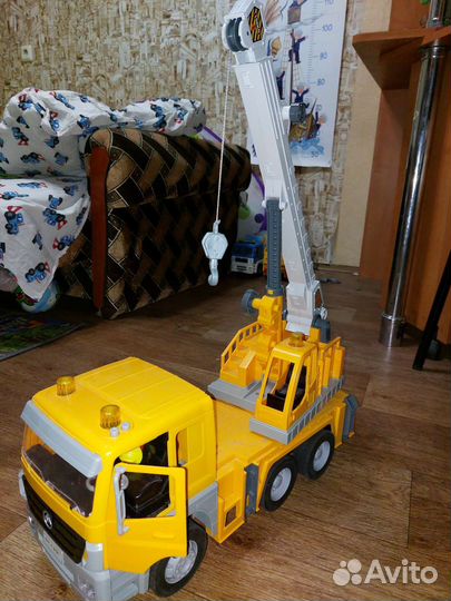Подъемный кран игрушка