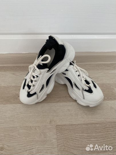 Кроссовки 34