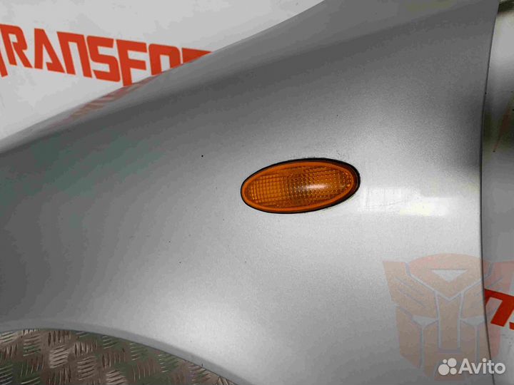 Повторитель поворота в крыло Ниссан Марч K11