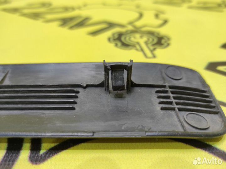 Накладка на порог внешняя передняя правая Toyota