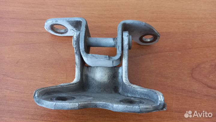 Петля двери Toyota Corolla 150 1zrfe