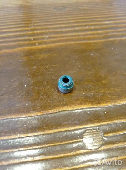 Маслосьемные колпачки