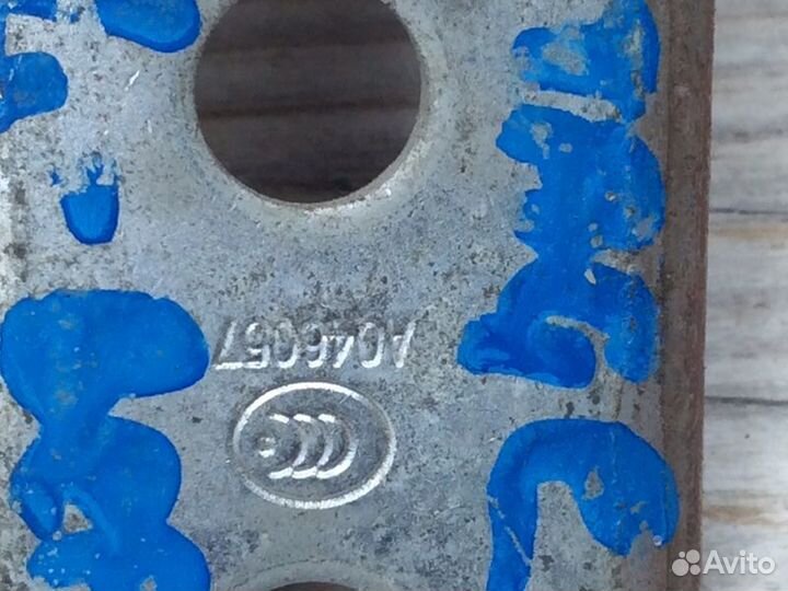 Петля двери передняя левая Kia Sportage 2010-2015