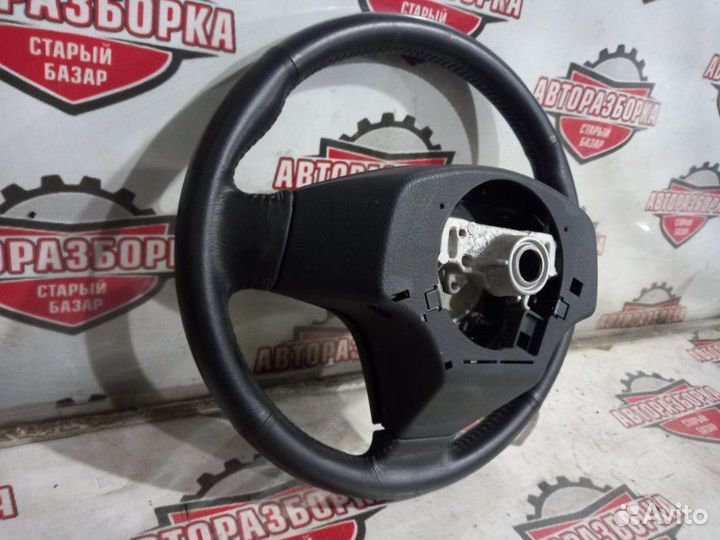 Руль Toyota Isis ZNM10 1zzfe 2006