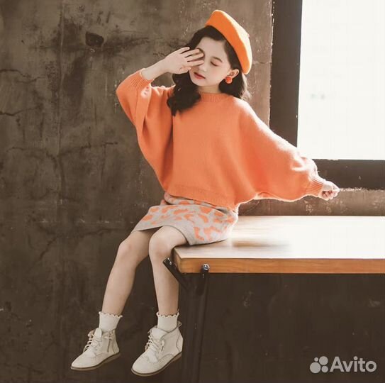 Костюм для девочки юбка и свитер вязаные