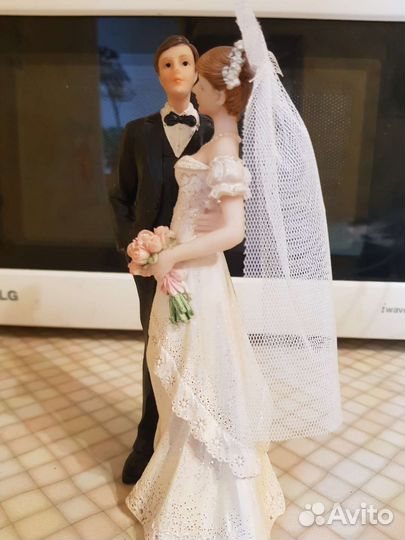 Статуэтка жених и невеста