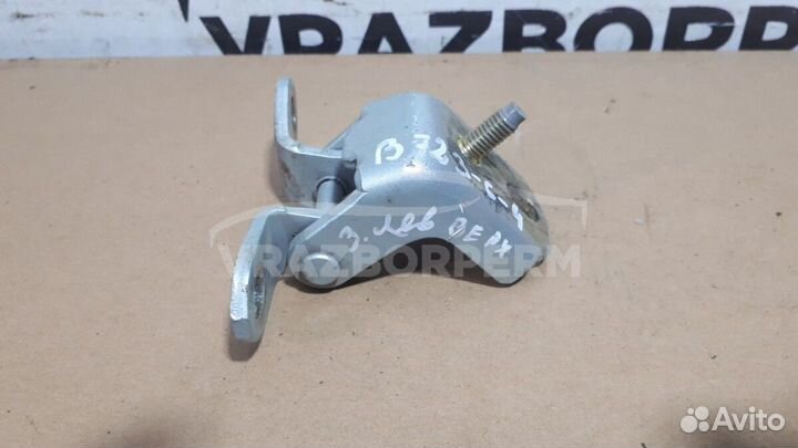 Петля двери задней левой верхняя Nissan Almera