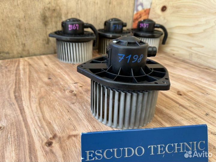 Мотор печки Suzuki Escudo TD54W J20A 2007