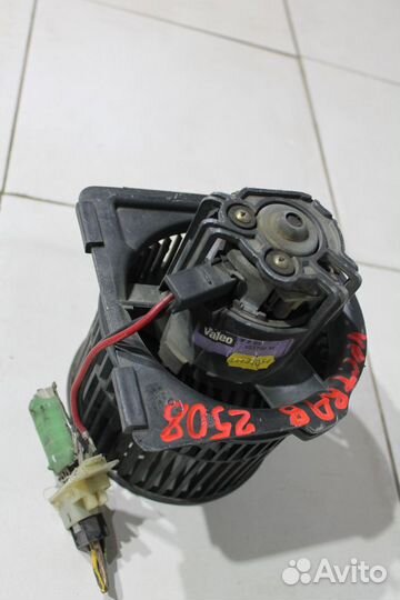 Моторчик отопителя Nissan Hyundai Ssang Yong Opel