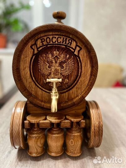 Бочка резная дубовая на тележке