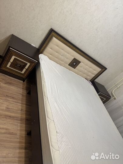 Спальный гарнитур