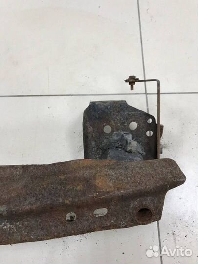 Усилитель переднего бампера Volkswagen Touareg