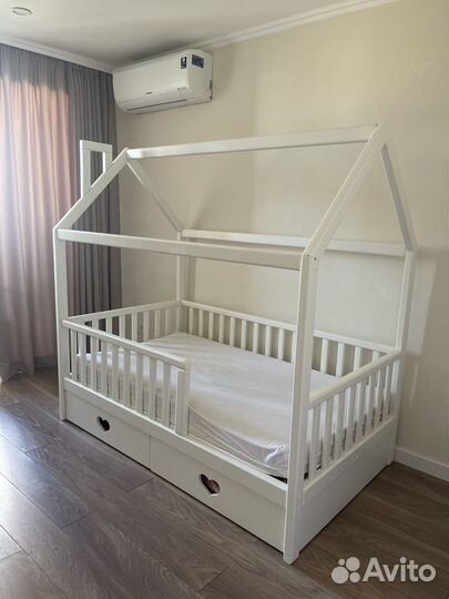 Детская кроватка домик бу