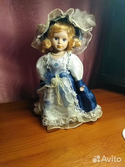 Кукла фарфоровая 30 см