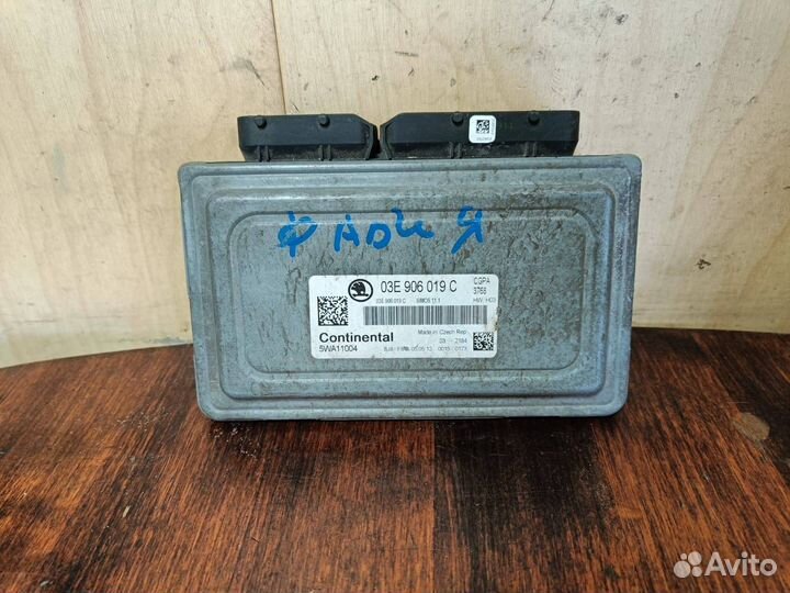 Блок управления двигателем Skoda Fabia 2 (5J)