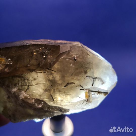 Включения шерла внутри дымчатого кварца