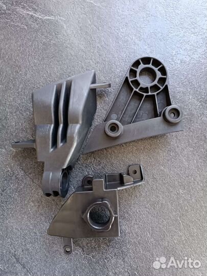 Крепления левой фары mercedes w212