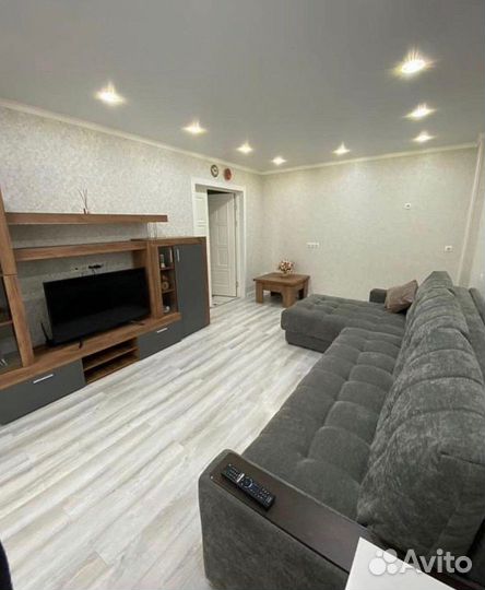 Стенка горка в гостиную новая