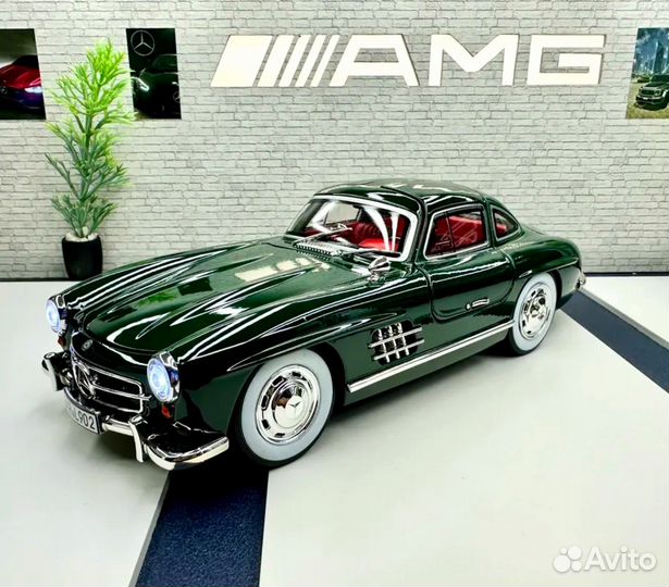 Металлическая машинка 300SL Mercedes-Benz зелёная