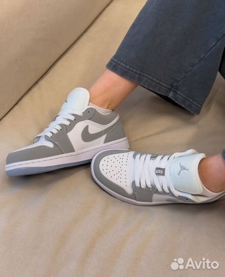 Nike air jordan 1 low wolf grey