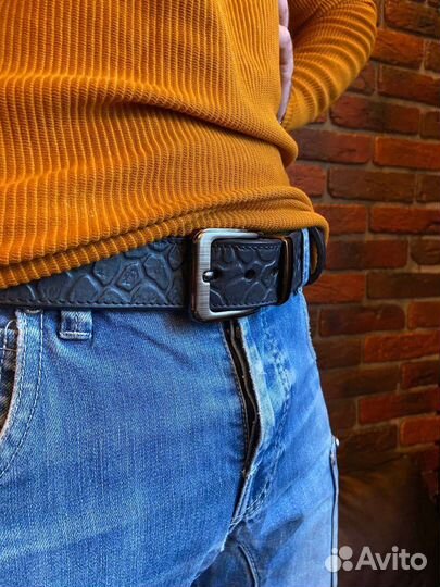 Качественные кожаные ремни с тиснением