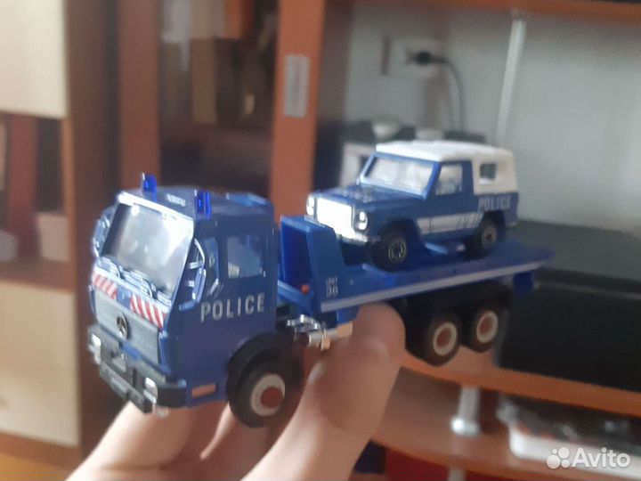 Модель автомобиля 1:43