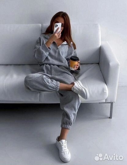 Спортивный костюм женский на молнии