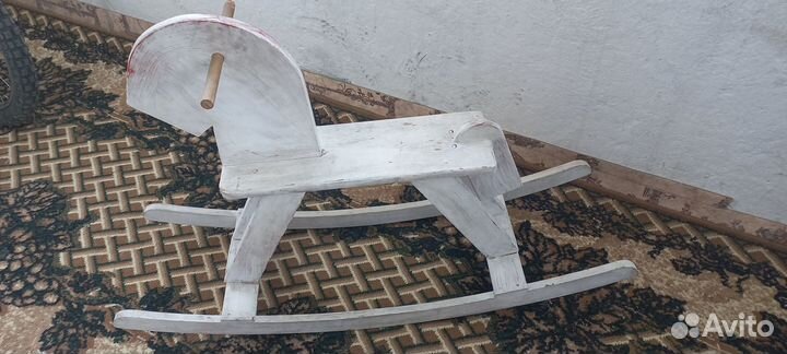 Конь игрушка