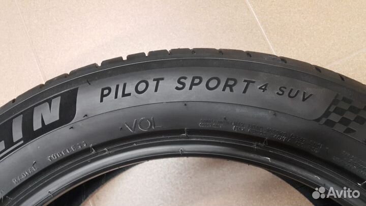 Michelin Pilot Sport 4 275/75 R20 110V