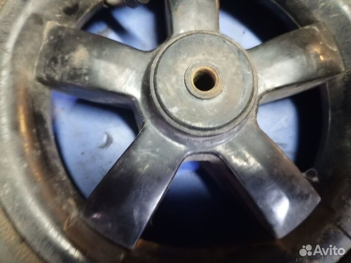 Колесо от детской коляски