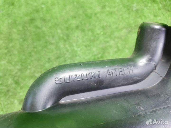 Воздухозаборник Suzuki Grand Vitara 2011