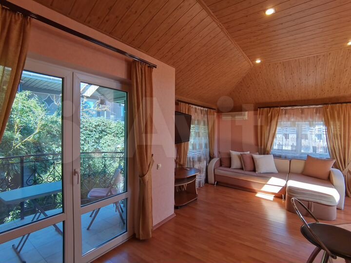 Дом 195 м² на участке 2,9 сот.