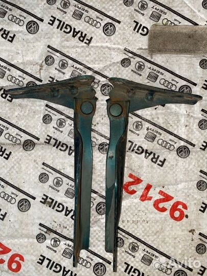 Петля капота Subaru Legacy B11 1993-1998