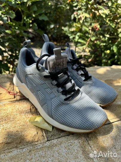 Кроссовки asics