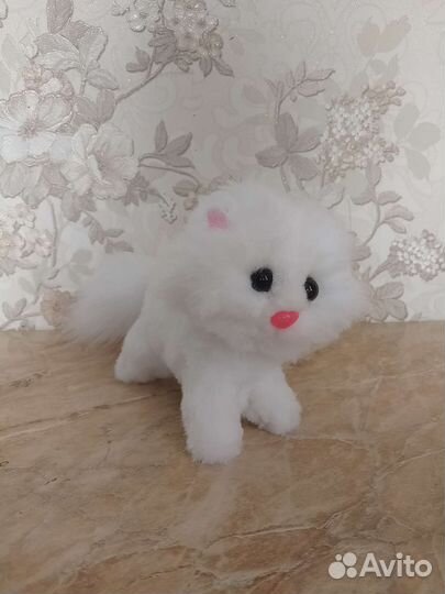 Белый котенок ручной работы