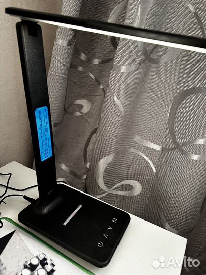 Светильник с зарядкой для телефона