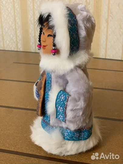 Фигурка меховая - Ненка с медвежонком