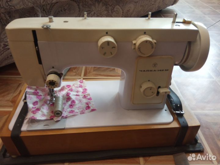 Швейная машинка чайка 142м