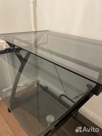 Компьютерный стол стеклянный