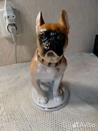 Фарфоровая статуэтка Бульдог