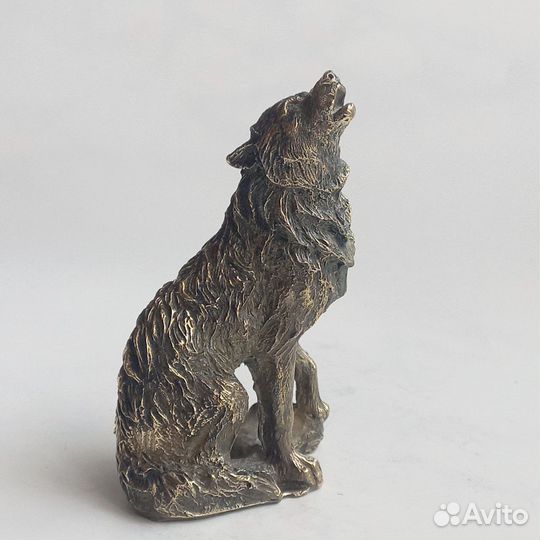 Бронзовая статуэтка волк. Литьё