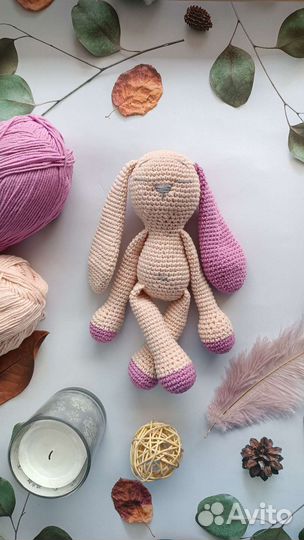 Вязаная игрушка заяц