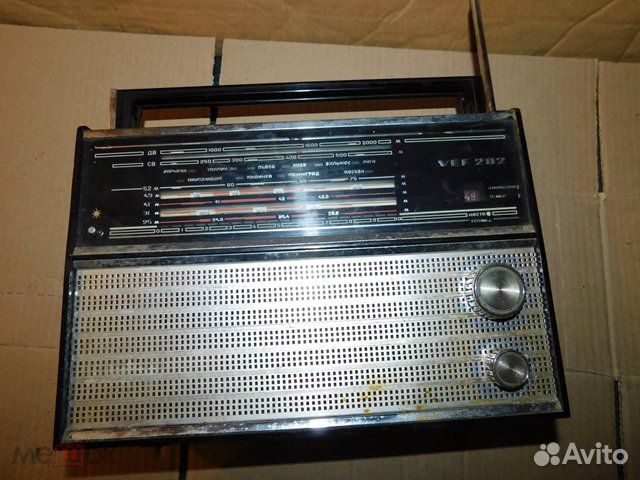Старинный, транзисторный радиоприемник VEF-202ссср