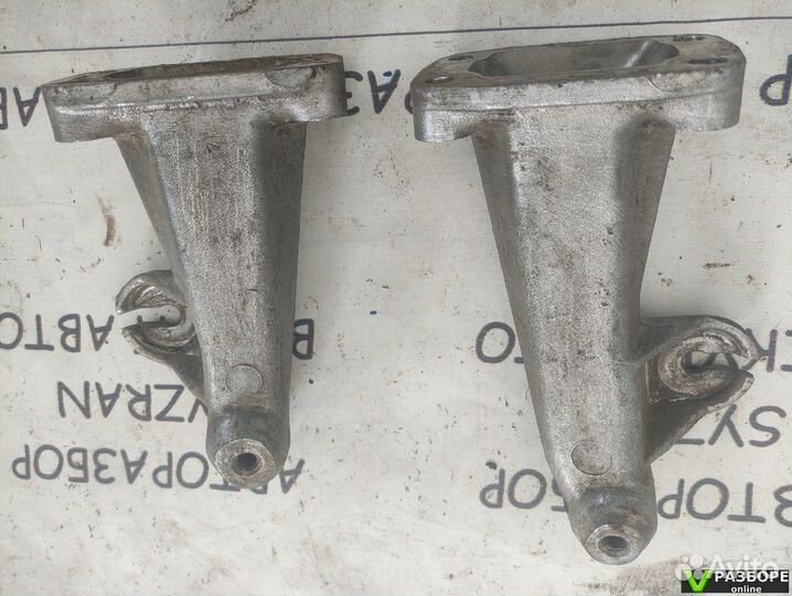 Кронштейн двигателя Mercedes-Benz E-Class W123