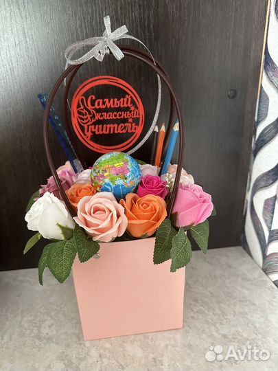 Букет с глобусом учителю