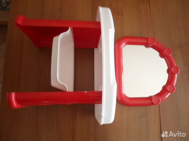 Детский туалетный столик с зеркалом