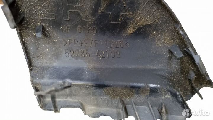 Заглушка буксировочного крюка передняя правая