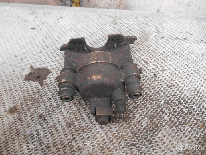 Передний левый суппорт Crysler Dodge Neon