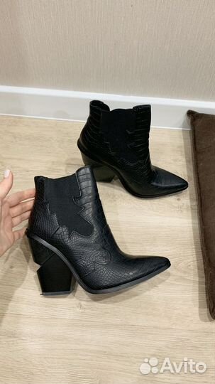 Ботильоны zebra showroom