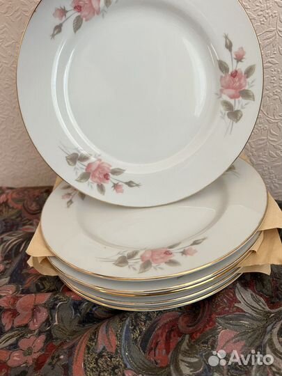 Набор японских фарфоровых тарелок плоских